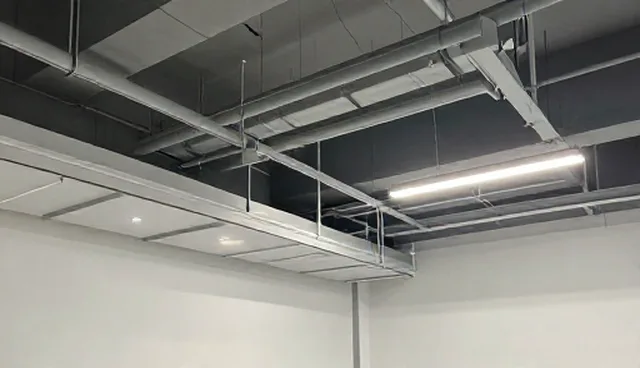 为何不同设备的安装调试会导致系统稳定性差异？